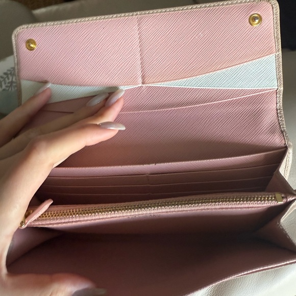 Beautiful Prada long Saffiano wallet - Picture 5 of 7